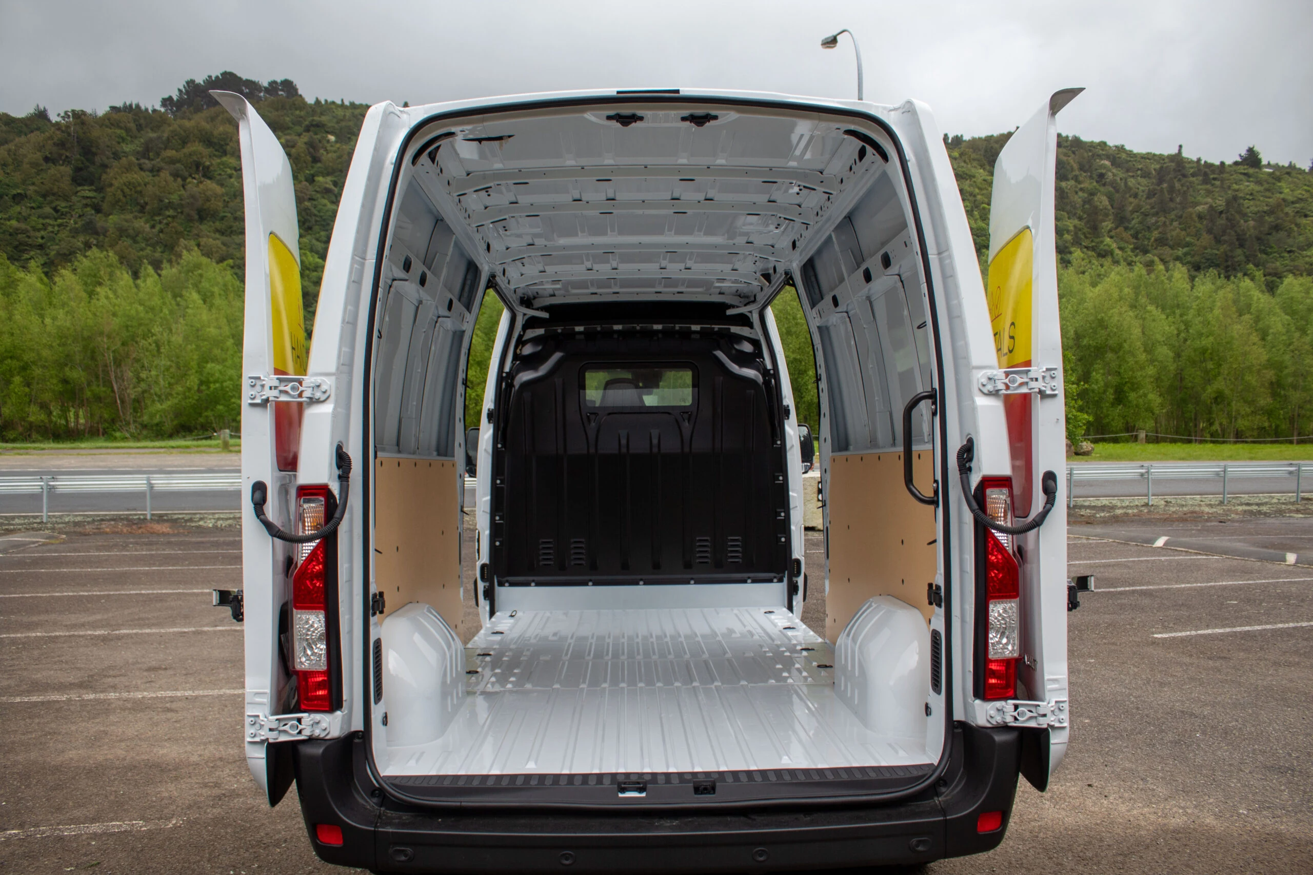 extra_large_cargo_van_rental_handy_retals_rear_cargo_spce_image