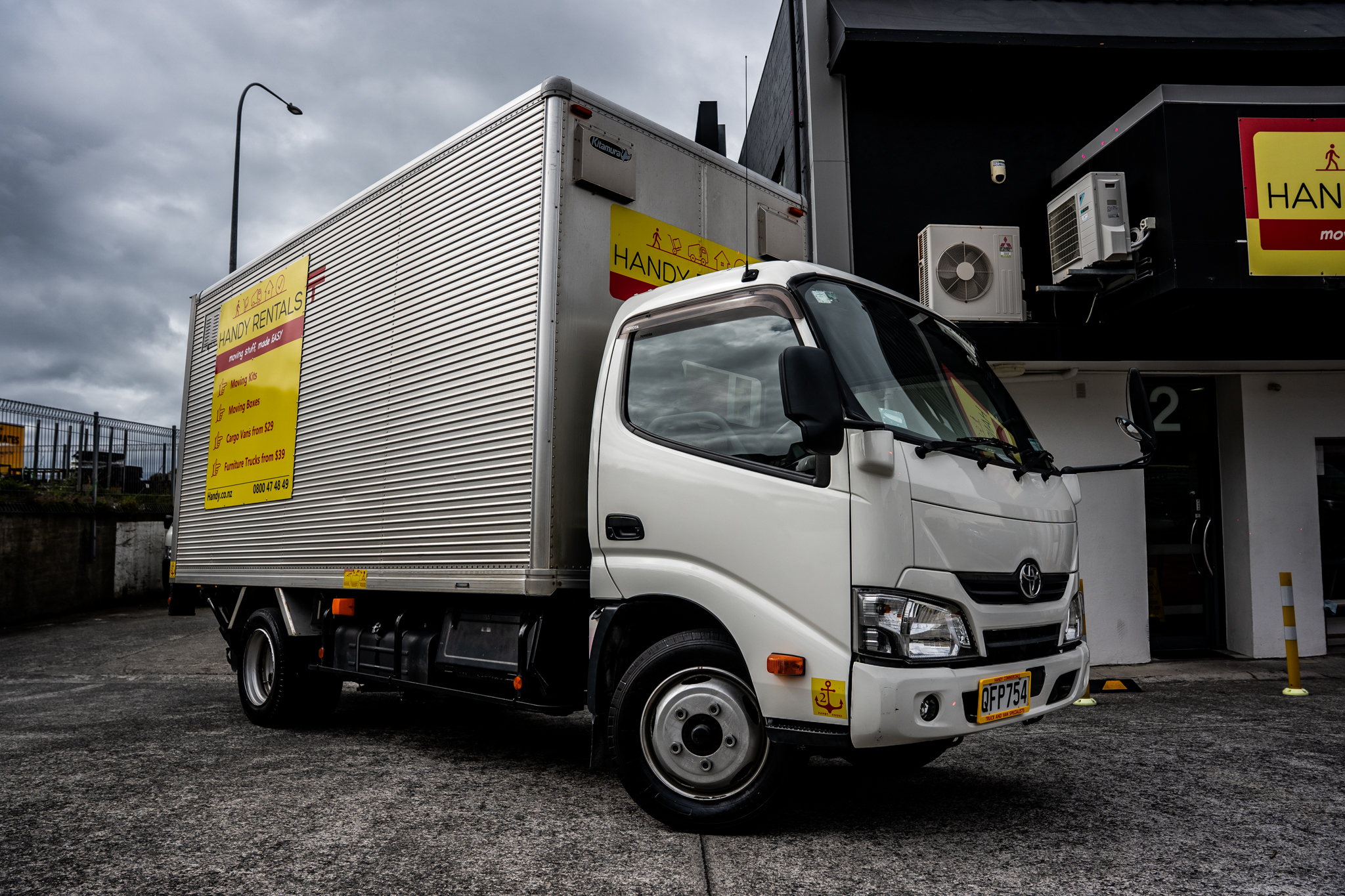 Medium rental truck from handy rentals
