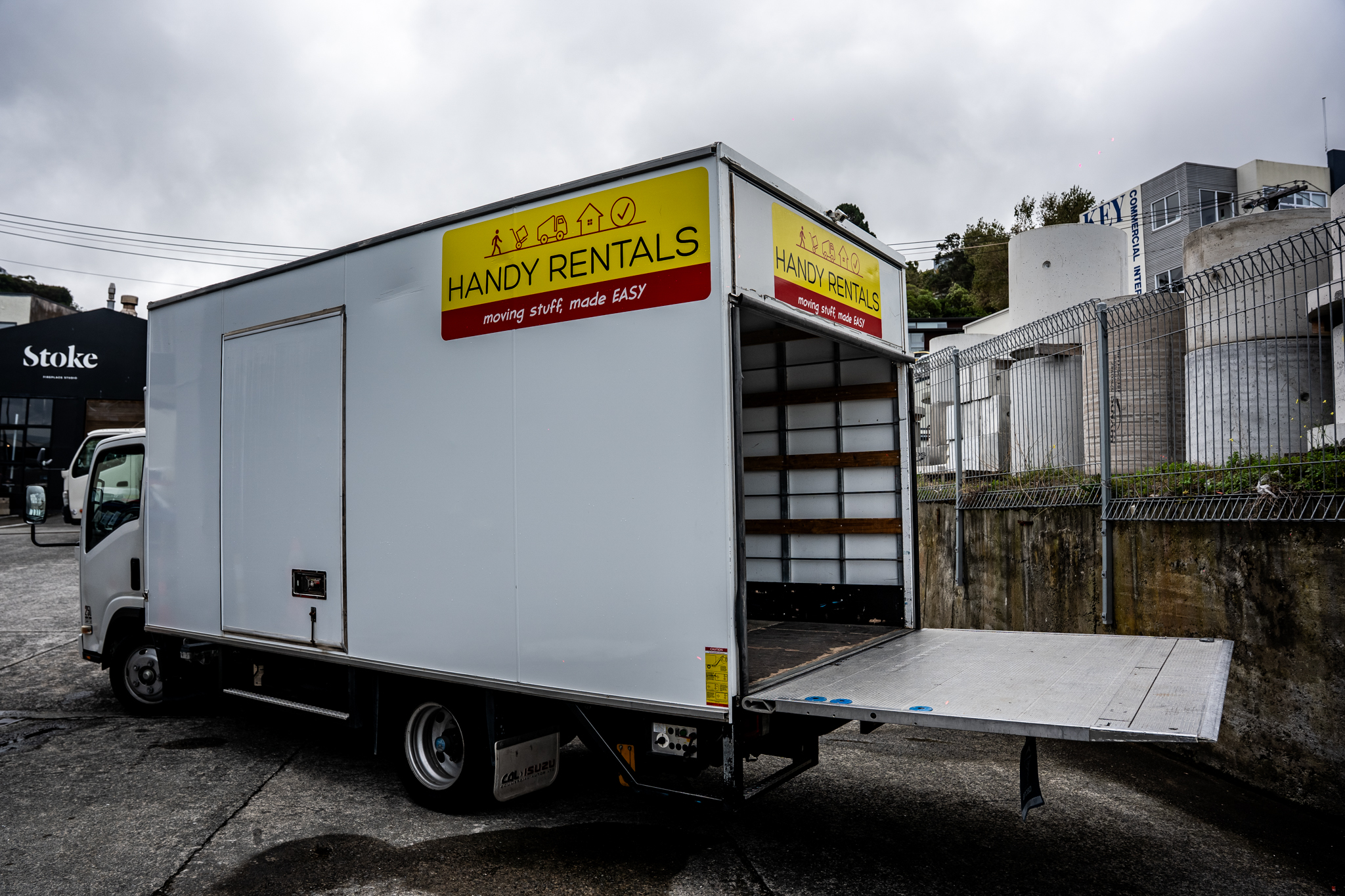 tail_lifter_truck_rental