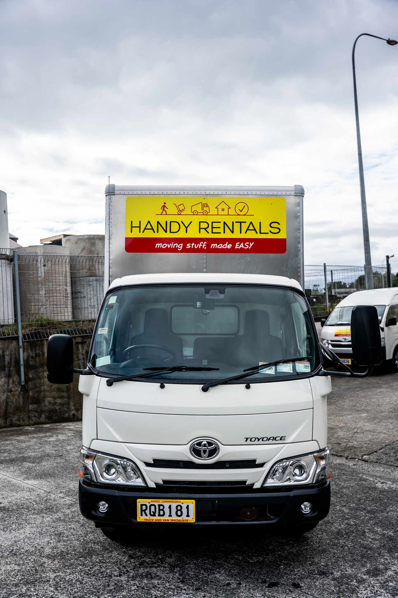 handy_small_truck_business_hires
